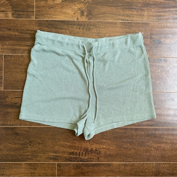 H&M High-Waisted Knit Lagenlook Boho Shorts Women's SAGE GREEN Size XL neutral - Picture 3 of 7